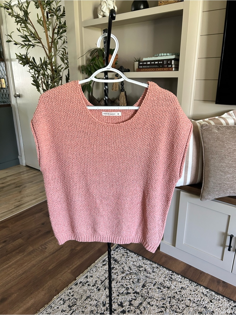 Women’s Lightweight Pink Knit Sweater